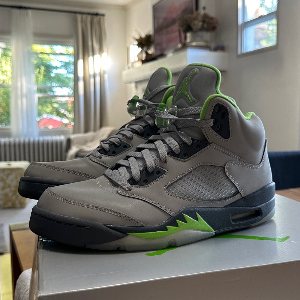 Air Jordan Men Retro Green Beans - Size 10